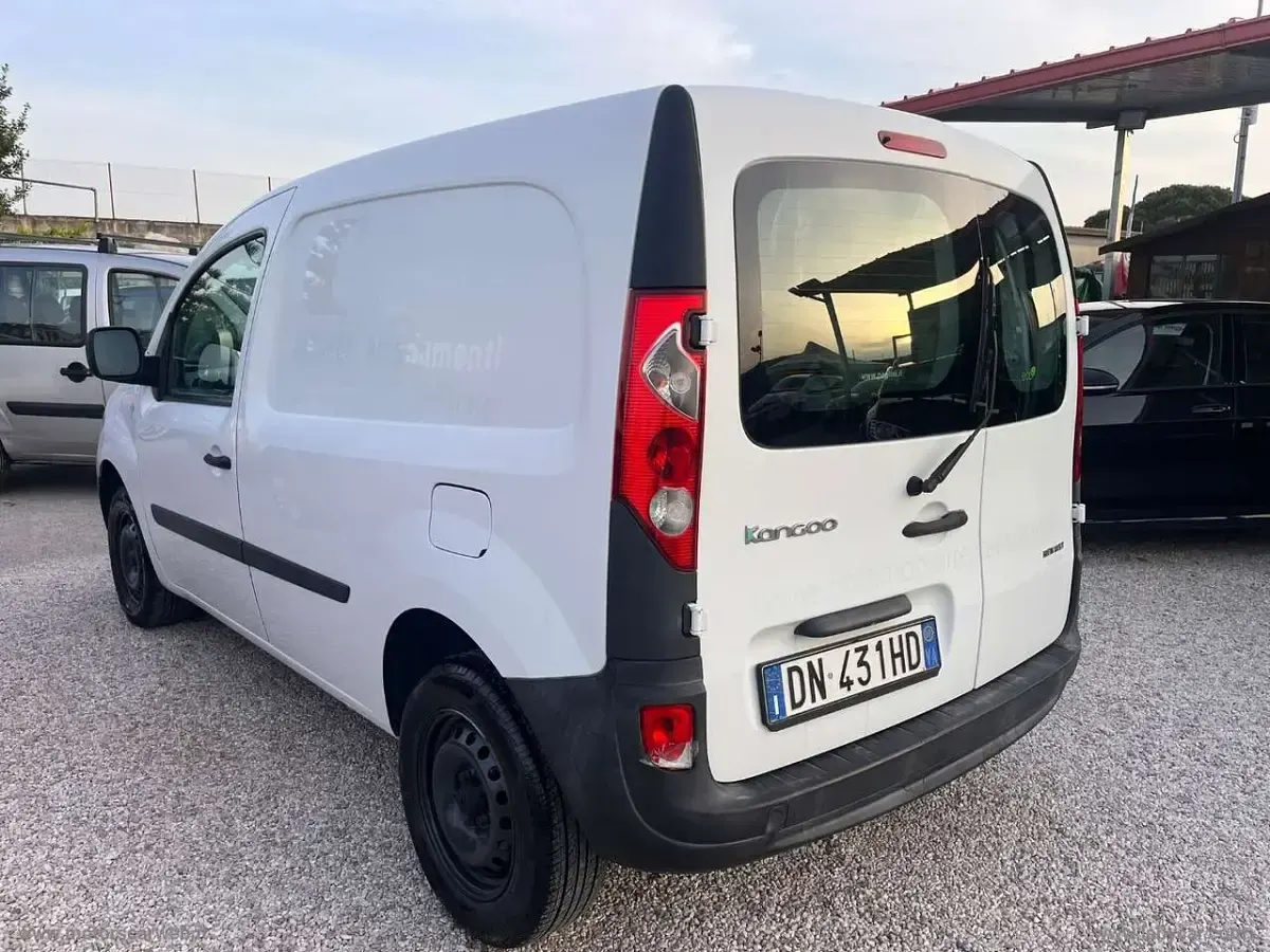 Usata Renault Kangoo 86 CV (63 kW) 2008 Bianco Monovolume