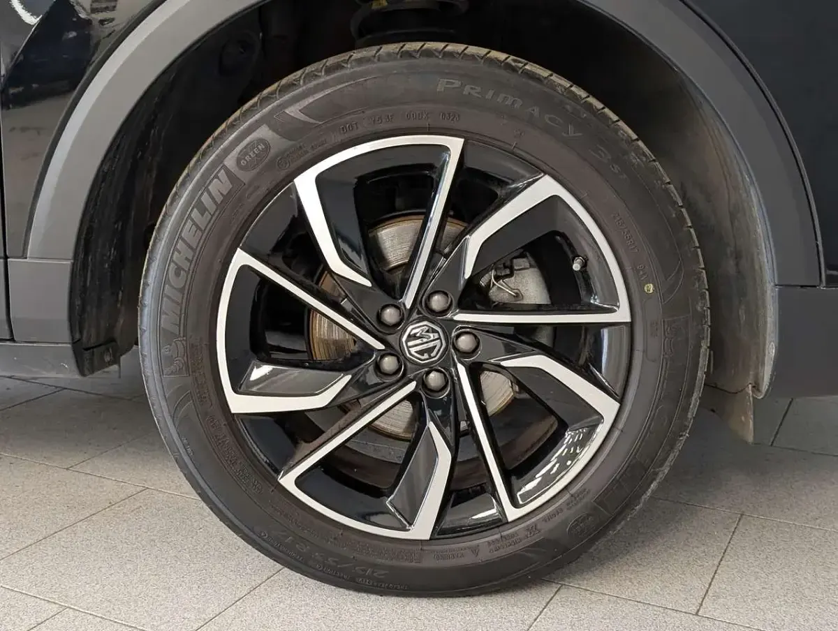 Usata MG ZS Luxury 111 CV (81 kW) 2023 Nero SUV