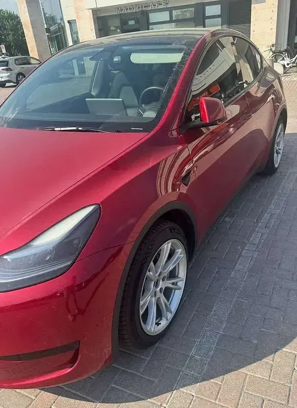Usata Tesla Model Y RWD 88 kW (120 CV) 2023 Rosso SUV