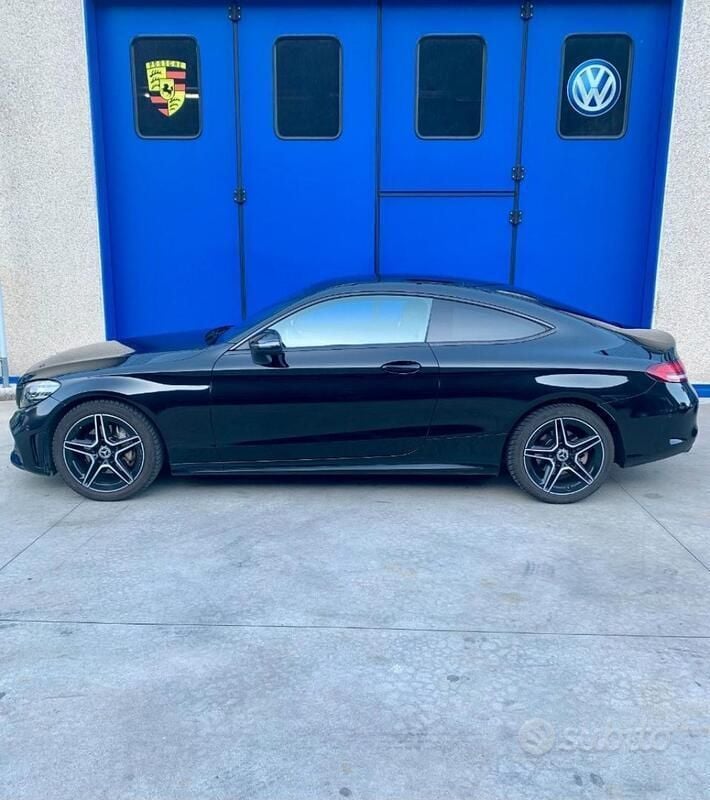 Usata Mercedes C200 AMG line 160 CV (117 kW) 2019 Nero metallizzato Coupé