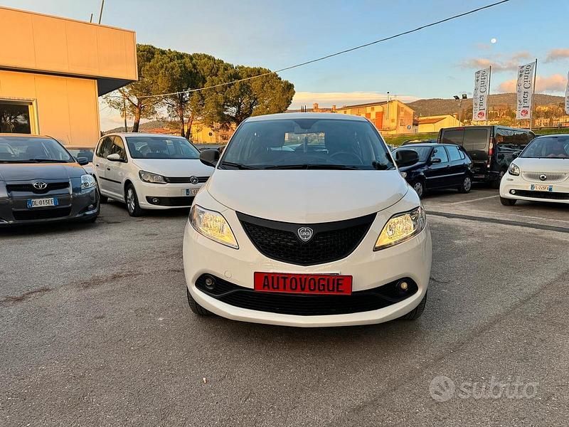 Usata Lancia Ypsilon 84 CV (61 kW) 2020 Bianco Utilitaria