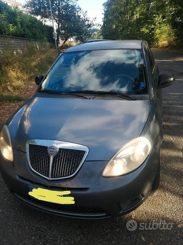 Usata Lancia Ypsilon 60 CV (44 kW) 2011 Grigio Utilitaria