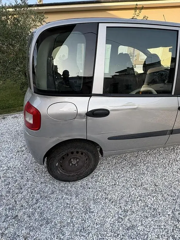 Usata Fiat Multipla 103 CV (75 kW) 2005 Grigio Monovolume