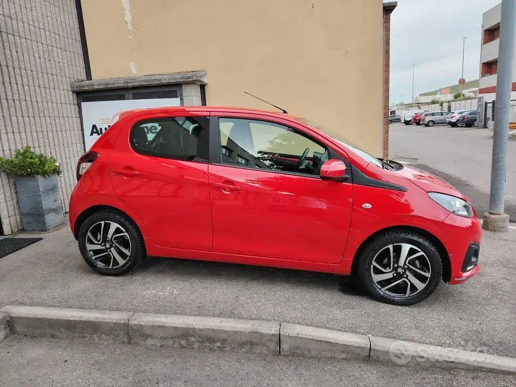Usata Peugeot 108 Allure 72 CV (52 kW) 2021 Rosso fiamma metallizzato Berlina