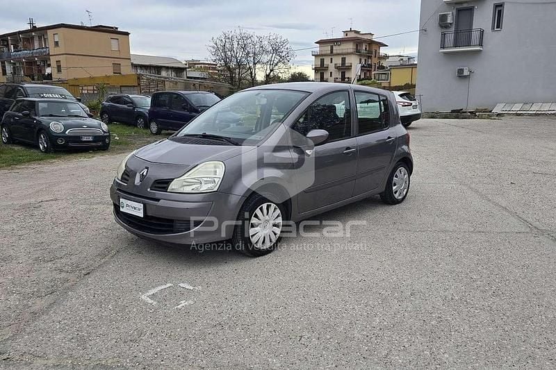 Usata Renault Modus 75 CV (55 kW) 2011 Grigio Monovolume