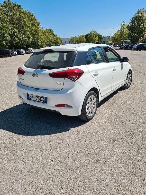 Usata Hyundai i20 75 CV (55 kW) 2015 Berlina