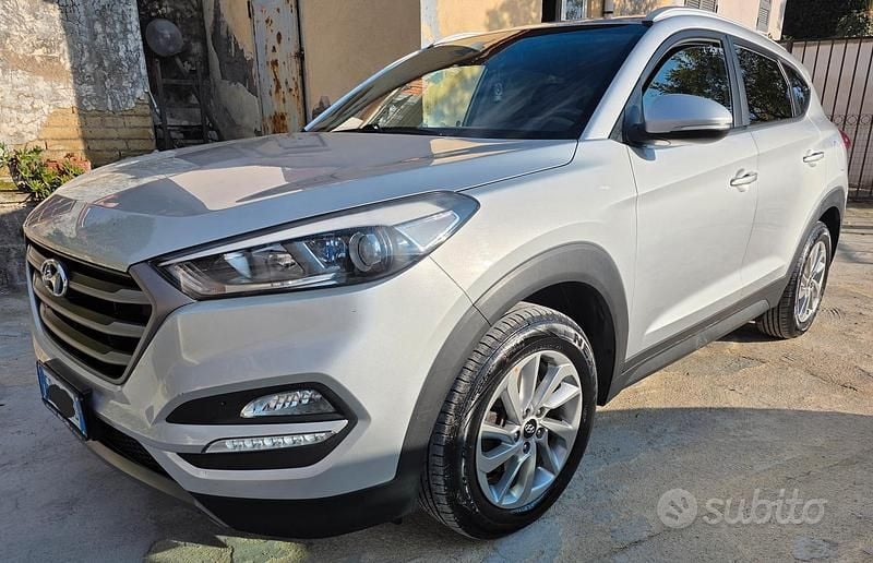 Grigio Usata 2016 Hyundai Tucson SUV | 11.200 € (Super prezzo) - Immagine 1/4