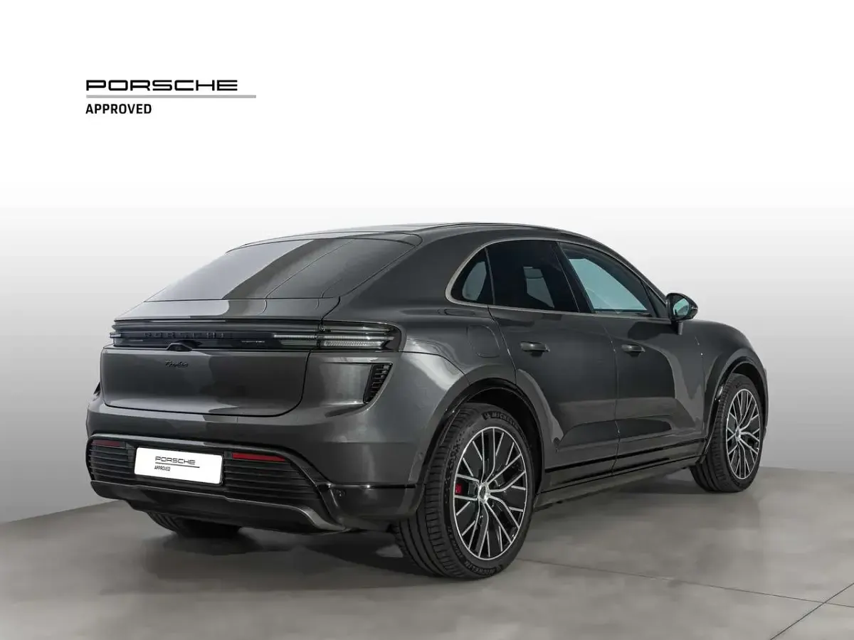 Usata Porsche Macan Turbo 469 kW (639 CV) 2025 Grigio SUV