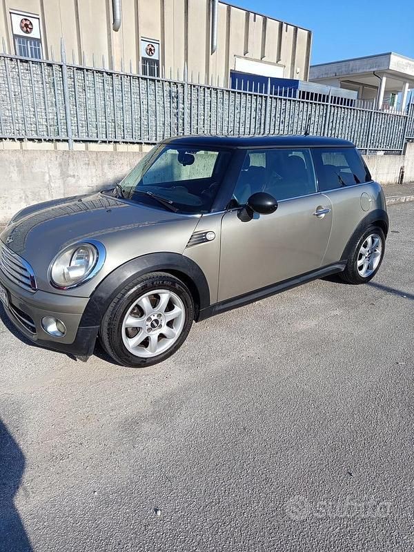 Usata Mini Cooper D 109 CV (80 kW) 2008 Marrone Utilitaria