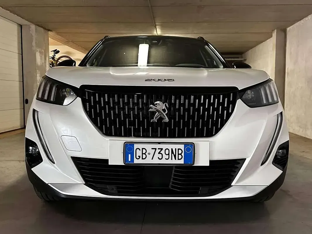 Usata Peugeot 2008 GT-line 131 CV (96 kW) 2020 Bianco SUV