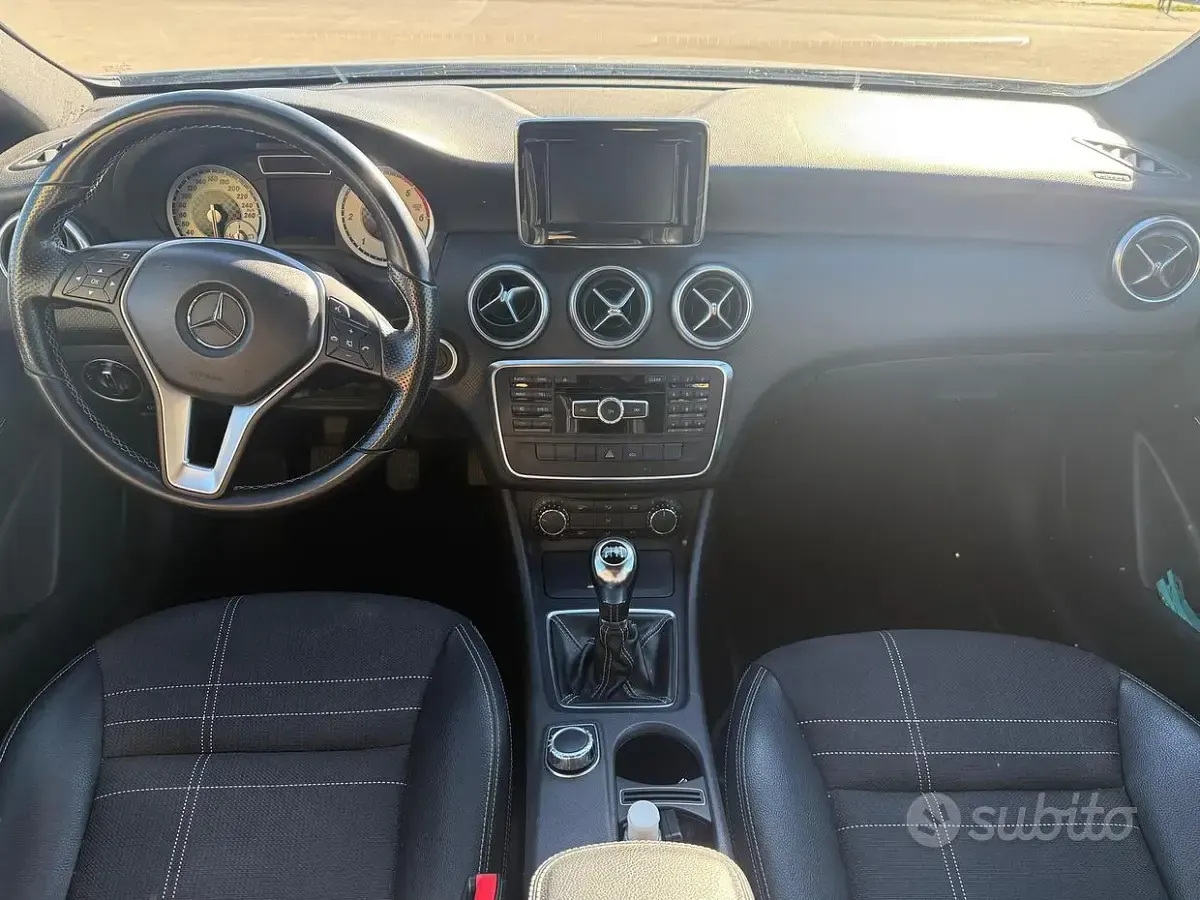 Usata Mercedes A180 109 CV (80 kW) 2013 Grigio Utilitaria