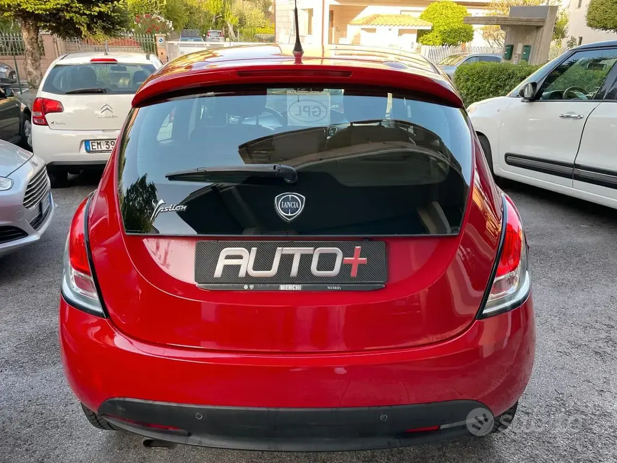 Usata Lancia Ypsilon Gold 69 CV (50 kW) 2012 Rosso Utilitaria
