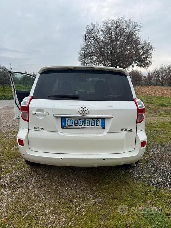 Usata Toyota RAV4 150 CV (110 kW) 2010 Bianco SUV