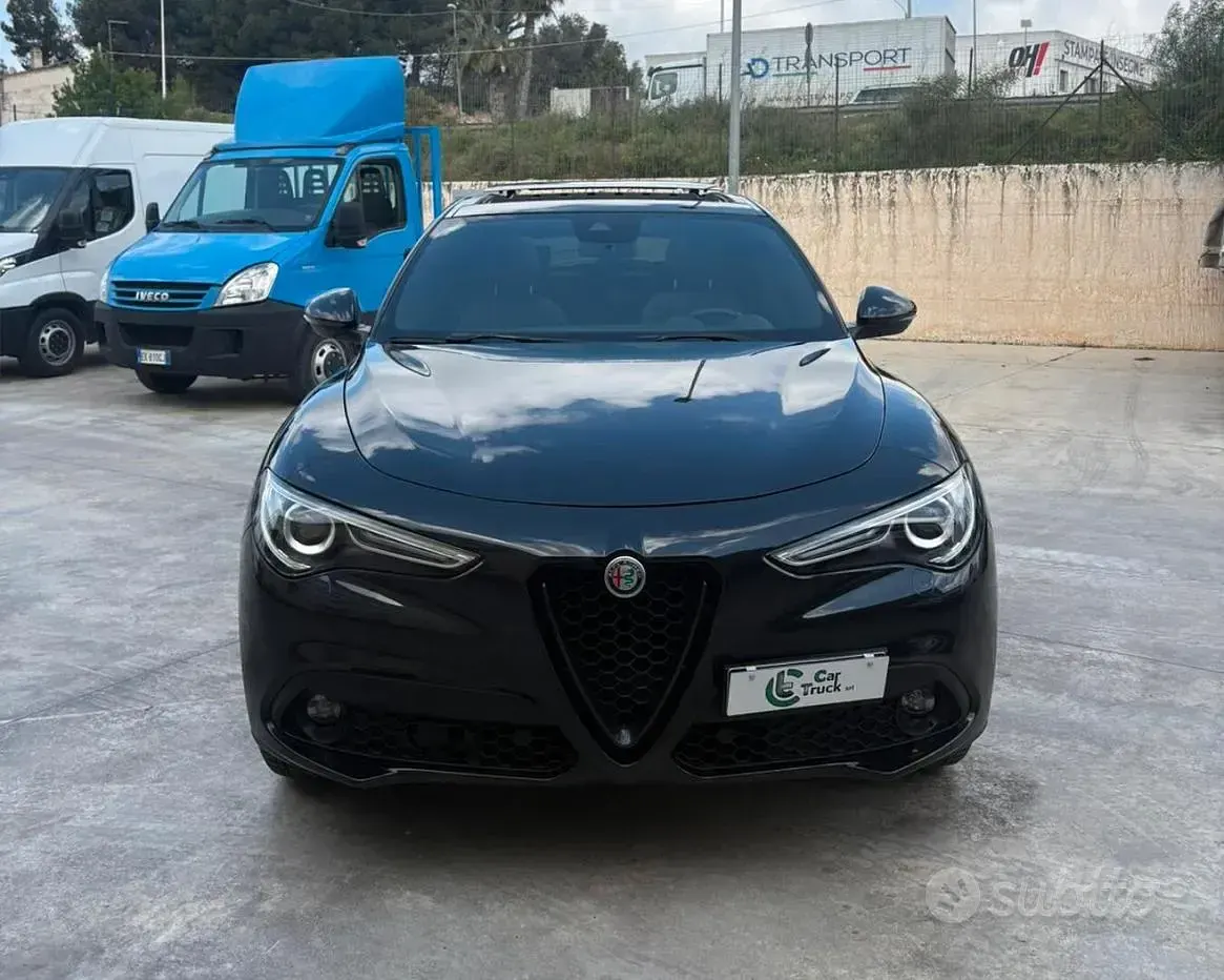 Usata Alfa Romeo Stelvio Sprint 190 CV (139 kW) 2022 Nero vulcano met SUV