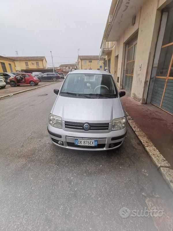 Grigio Usata 2006 Fiat Panda Tre volumi | 2000 € - Immagine 1/4