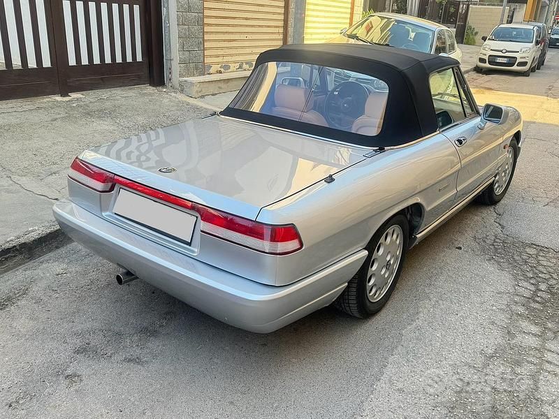 Usata Alfa Romeo Spider 117 CV (86 kW) 1992 Grigio Cabrio
