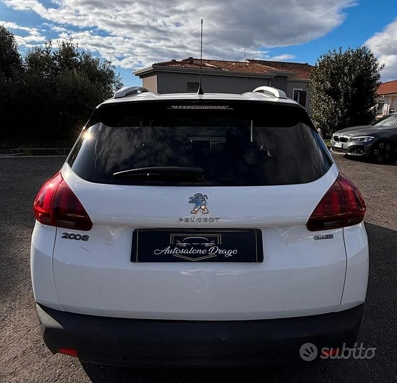 Usata Peugeot 2008 Allure 99 CV (72 kW) 2017 Bianco SUV