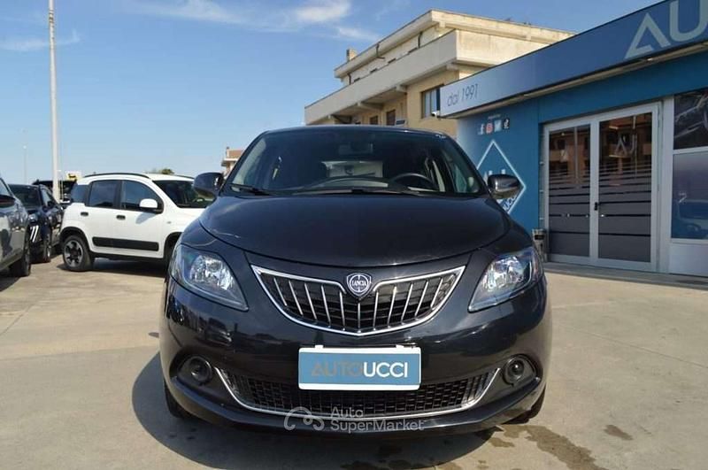 Nuova Lancia Ypsilon Silver 69 CV (50 kW) 2026 Nero Utilitaria