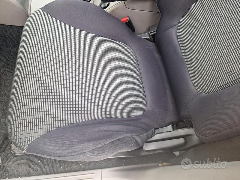 Usata Mitsubishi L200 178 CV (130 kW) 2010 Grigio Pick-up