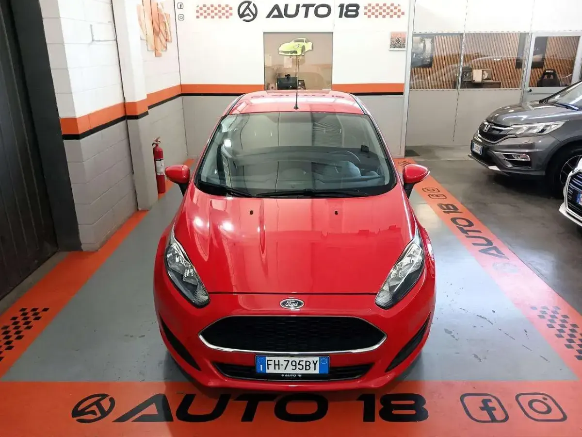 Usata Ford Fiesta 101 CV (74 kW) 2017 Rosso Utilitaria