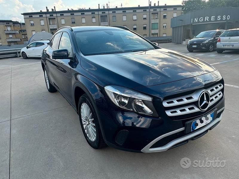 Usata Mercedes GLA200 136 CV (100 kW) 2017 Blu SUV