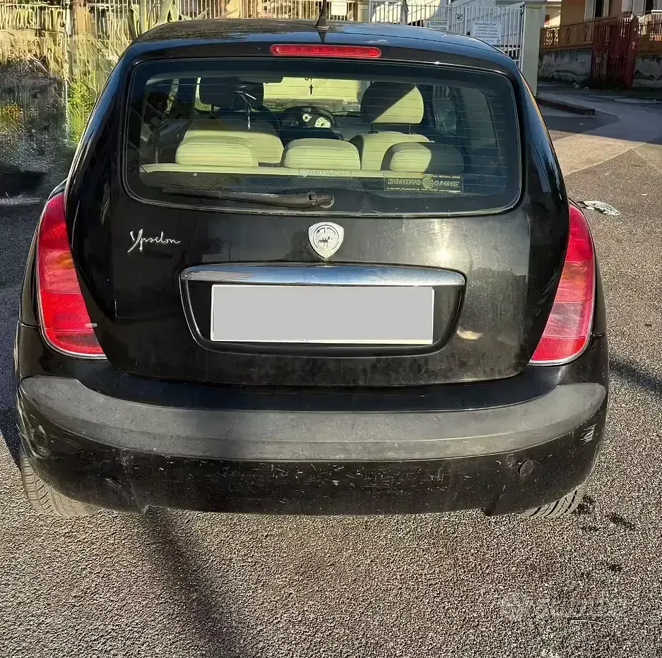 Usata Lancia Ypsilon 60 CV (44 kW) 2005 Nero Utilitaria