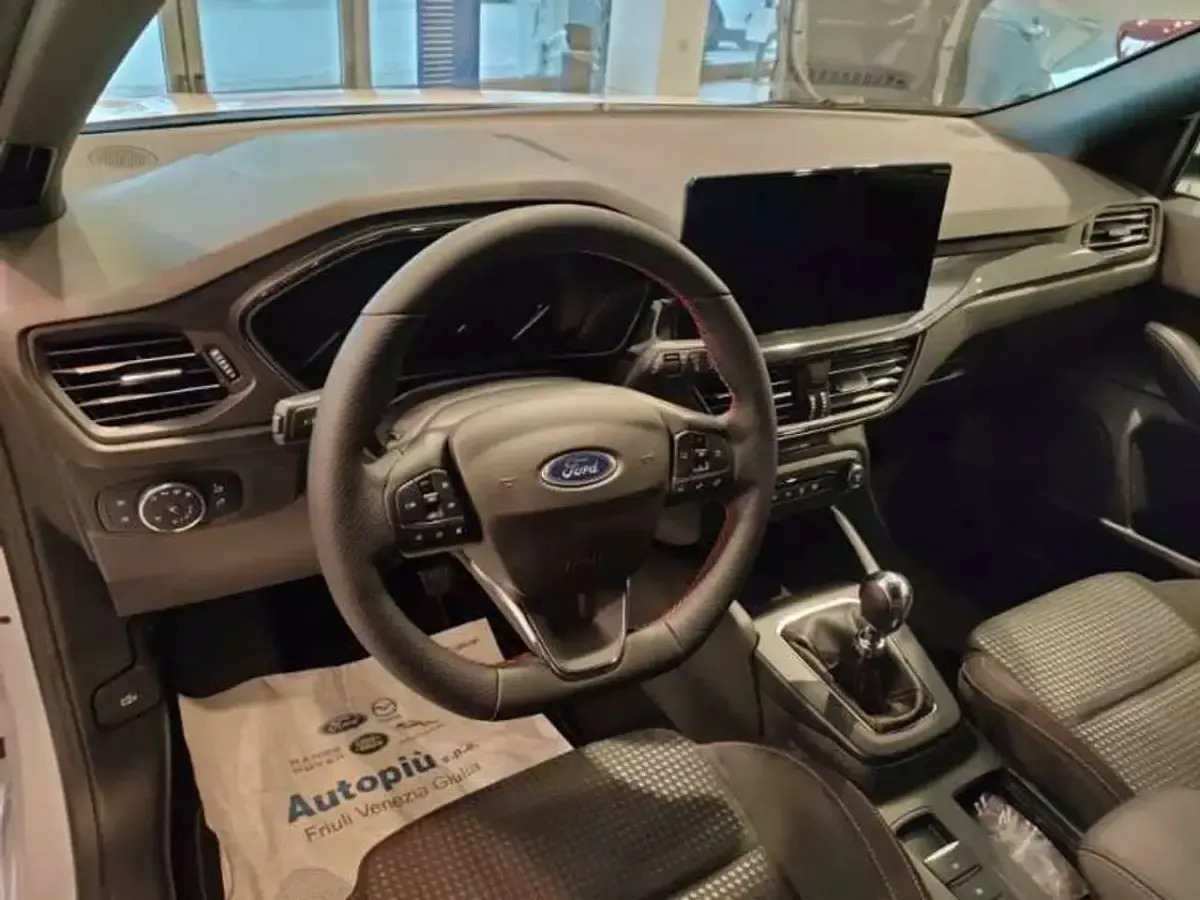 Nuova Ford Focus ST-Line 125 CV (91 kW) 2026 Frozen white  Berlina