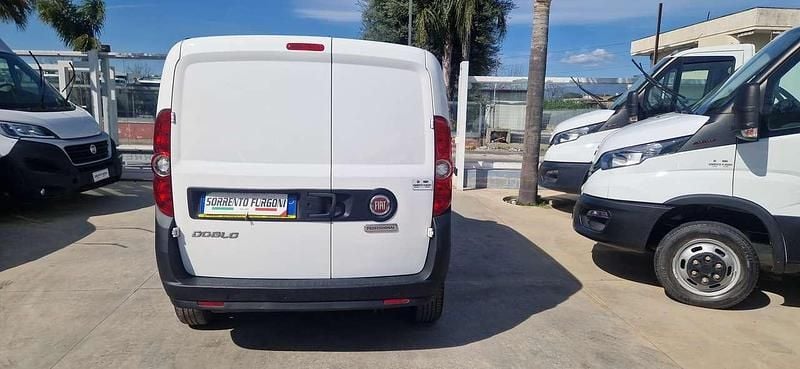 Usata Fiat Doblò 90 CV (66 kW) 2022 Bianco Monovolume
