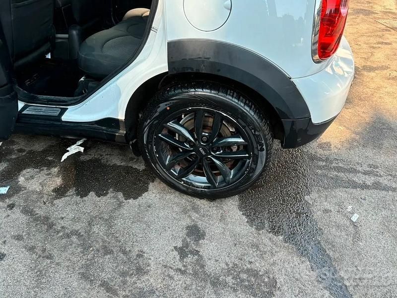 Bianco Usata 2014 Mini Countryman SUV | 8900 € (Buon prezzo) - Immagine 1/4