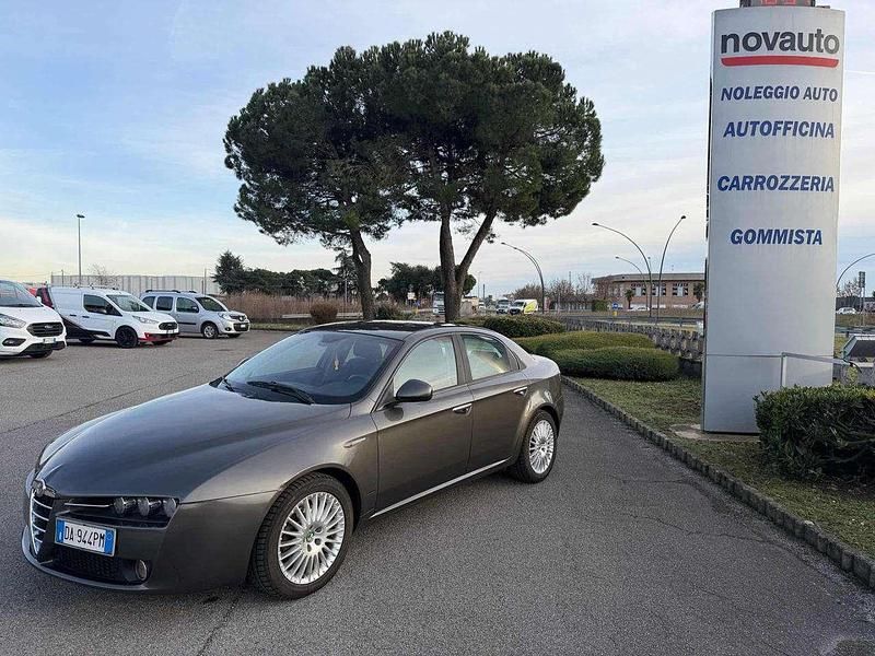Usata Alfa Romeo 159 Distinctive 160 CV (117 kW) 2006 Grigio quarzo Berlina