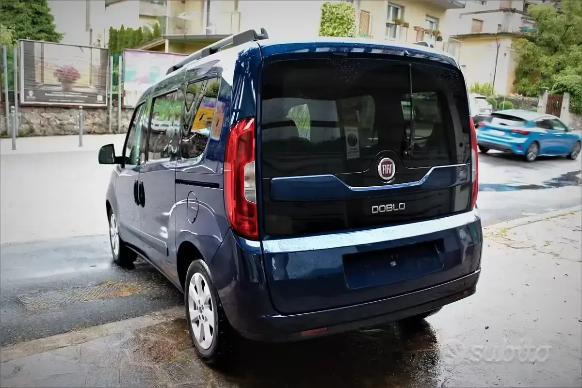 Usata Fiat Doblò Lounge 105 CV (77 kW) 2015 Blu Monovolume