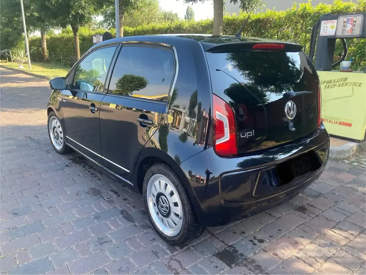 Usata VW up! Highline 75 CV (55 kW) 2012 Nero Utilitaria
