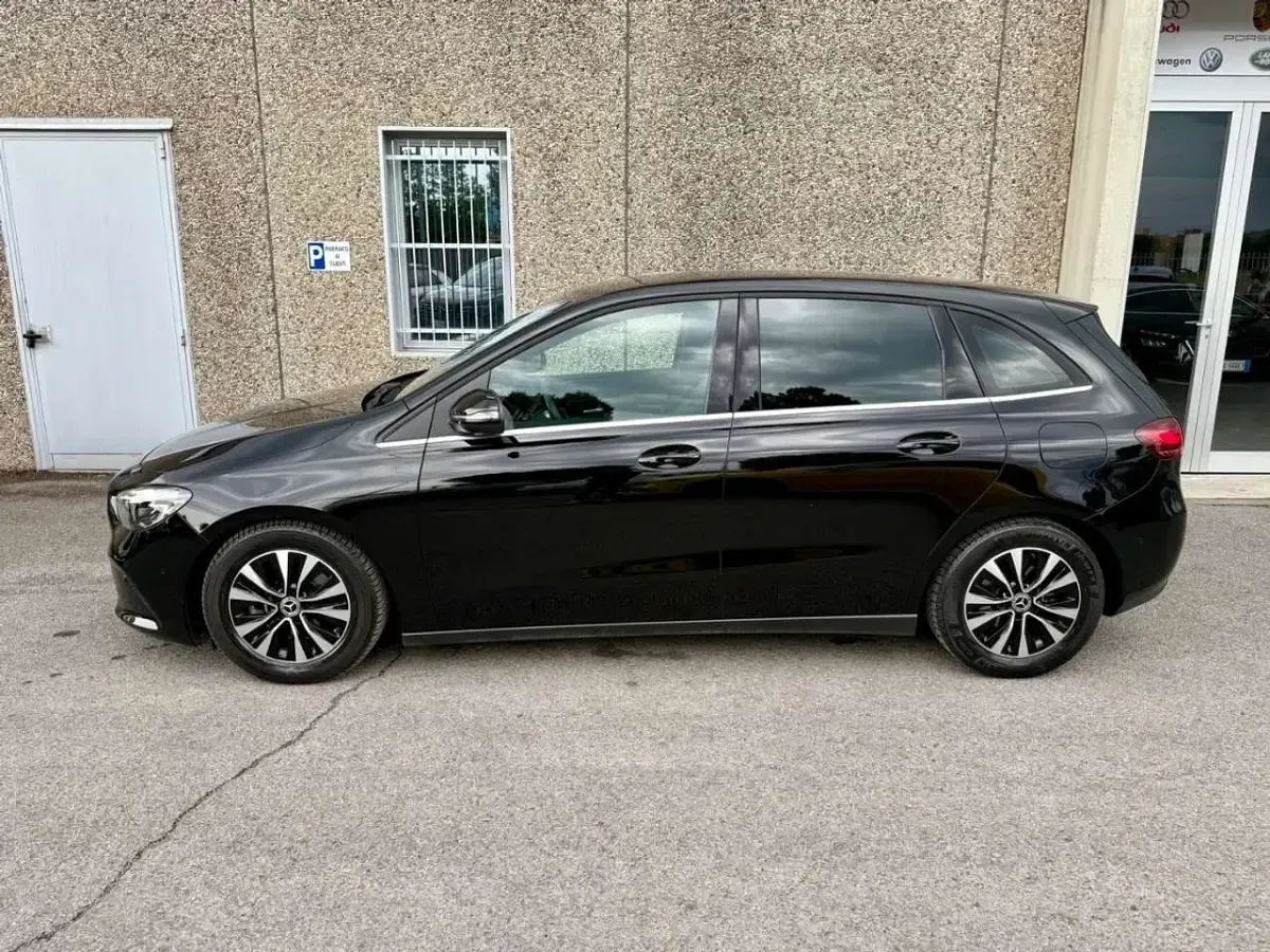 Usata Mercedes B180 Advanced Plus 116 CV (85 kW) 2023 Nero Utilitaria
