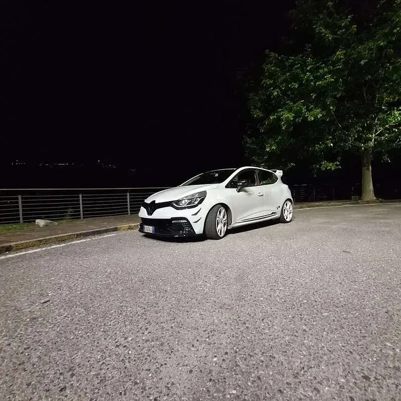 Käytetty Renault Clio IV R.S. 200 HP (147 kW) 2013 Sedan