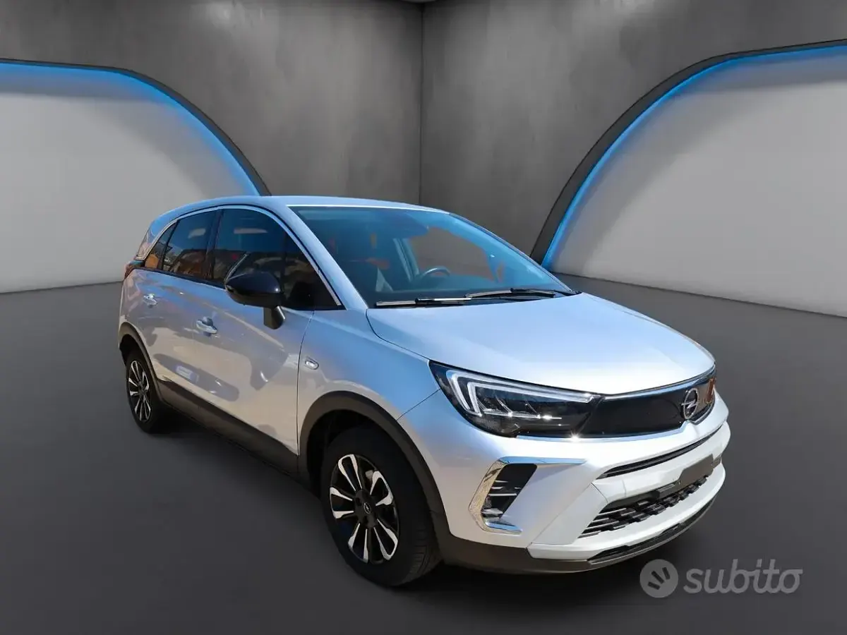 Usata Opel Crossland Elegance 110 CV (80 kW) 2024 Grigio SUV