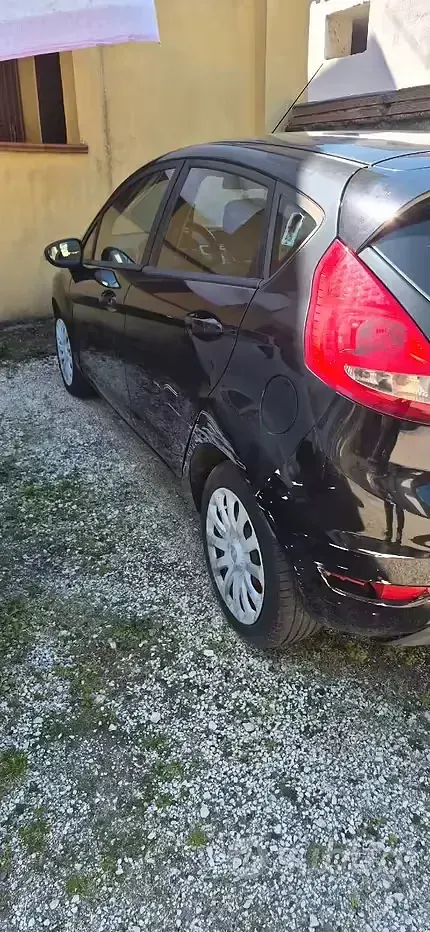 Second-hand Ford Fiesta 68 CP (50 kW) 2009 Negru Berlinǎ
