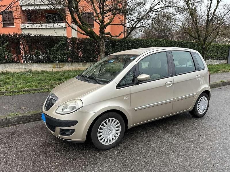 Usata Lancia Musa 95 CV (69 kW) 2005 Beige Monovolume