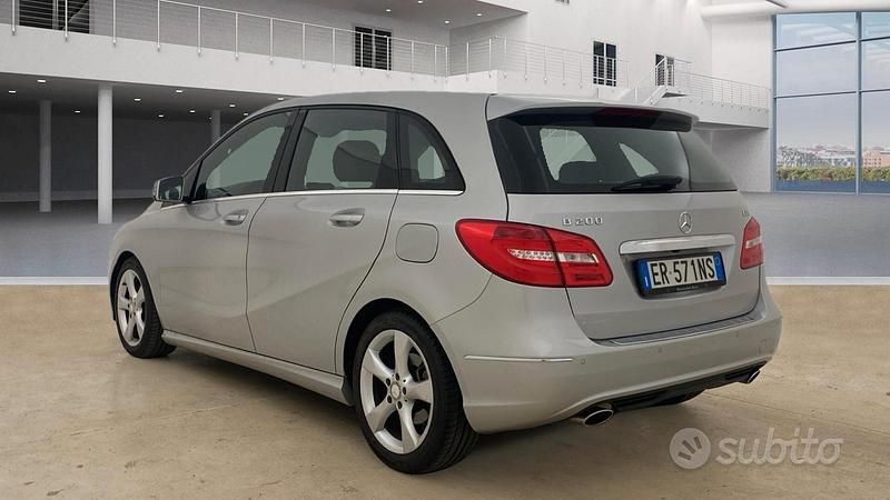 Usata Mercedes B200 Premium 136 CV (100 kW) 2013 Argento Utilitaria