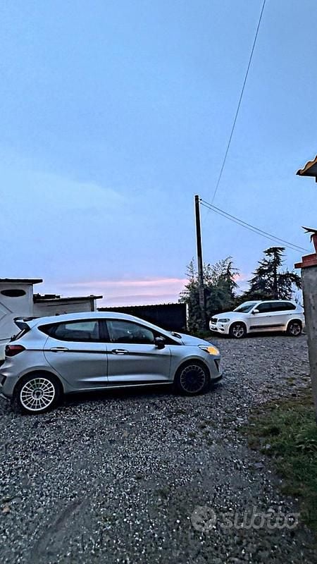 Gebraucht Ford Fiesta 86 PS (63 kW) 2018 Grau Kleinwagen