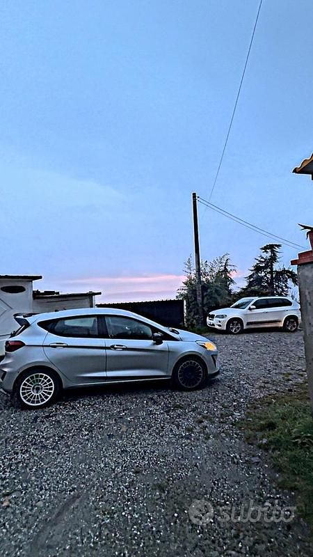 Grigio Usata 2018 Ford Fiesta Utilitaria | 6800 € (Super prezzo) - Immagine 1/4