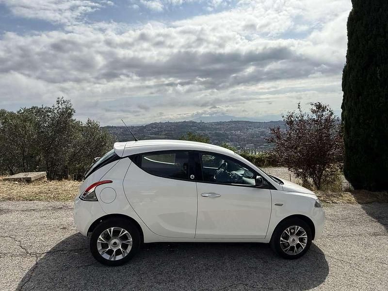 Usata Lancia Ypsilon Gold 80 CV (58 kW) 2015 Utilitaria