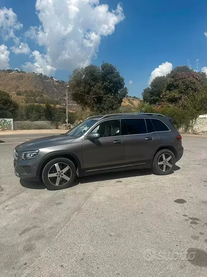 Usata Mercedes GLB200 150 CV (110 kW) 2021 Grigio SUV