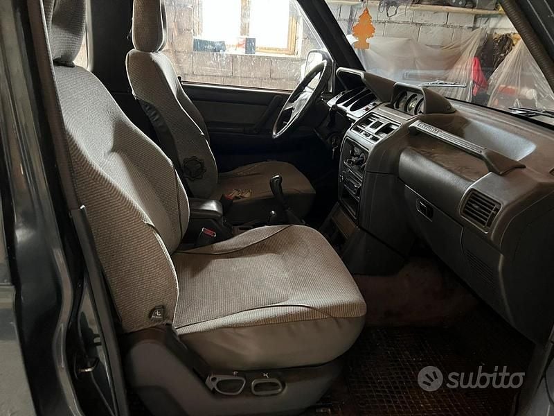 Usata Mitsubishi Pajero 95 CV (69 kW) 1993 Verde SUV