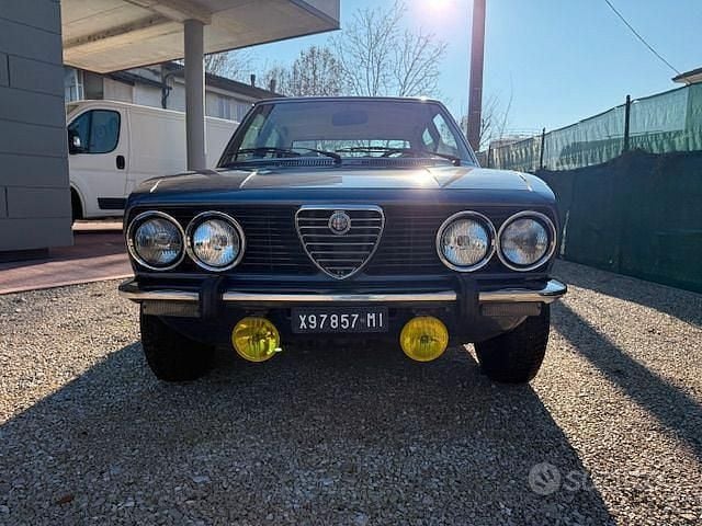 Blu Usata 1970 Alfa Romeo Alfetta Tre volumi | 19.000 € - Immagine 1/4