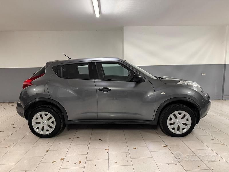 Usata Nissan Juke Tekna 110 CV (80 kW) 2011 Grigio SUV