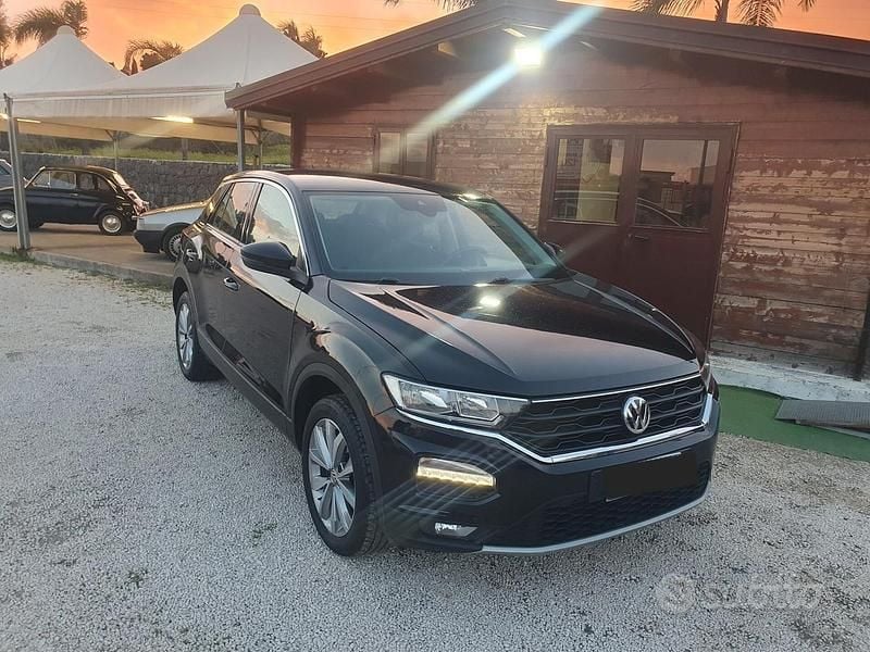 Usata VW T-Roc Style 116 CV (85 kW) 2019 Nero SUV