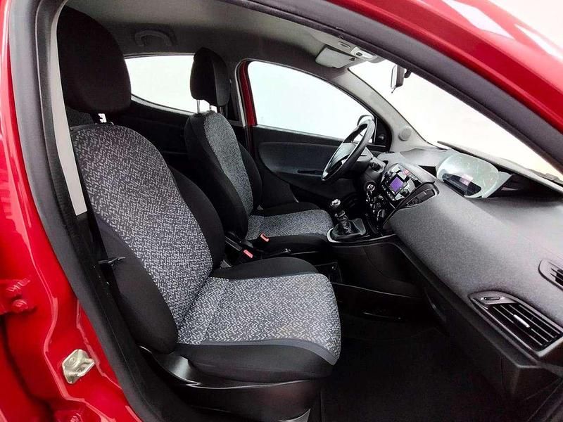 Usata Lancia Ypsilon Silver 69 CV (50 kW) 2020 Rosso Utilitaria