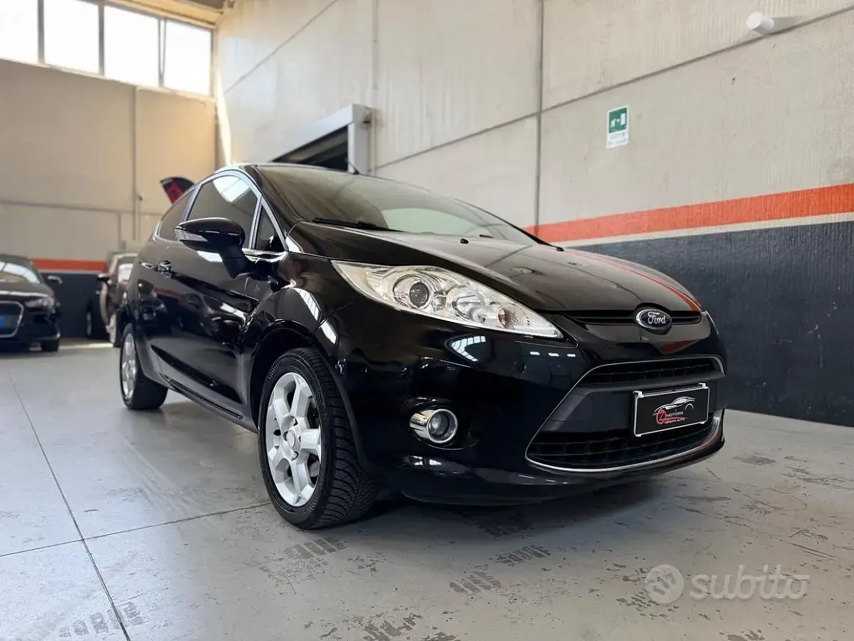 Usado Ford Fiesta 82 HP (60 kW) 2013 Preto Citadino
