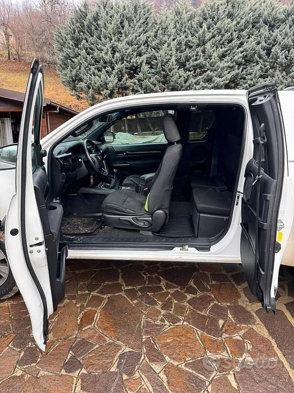 Usata Toyota HiLux 2020 Bianco Pick-up