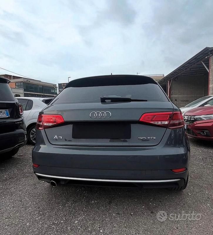 Grigio Usata 2019 Audi A3 Tre volumi | 15.500 € (Buon prezzo) - Immagine 1/4
